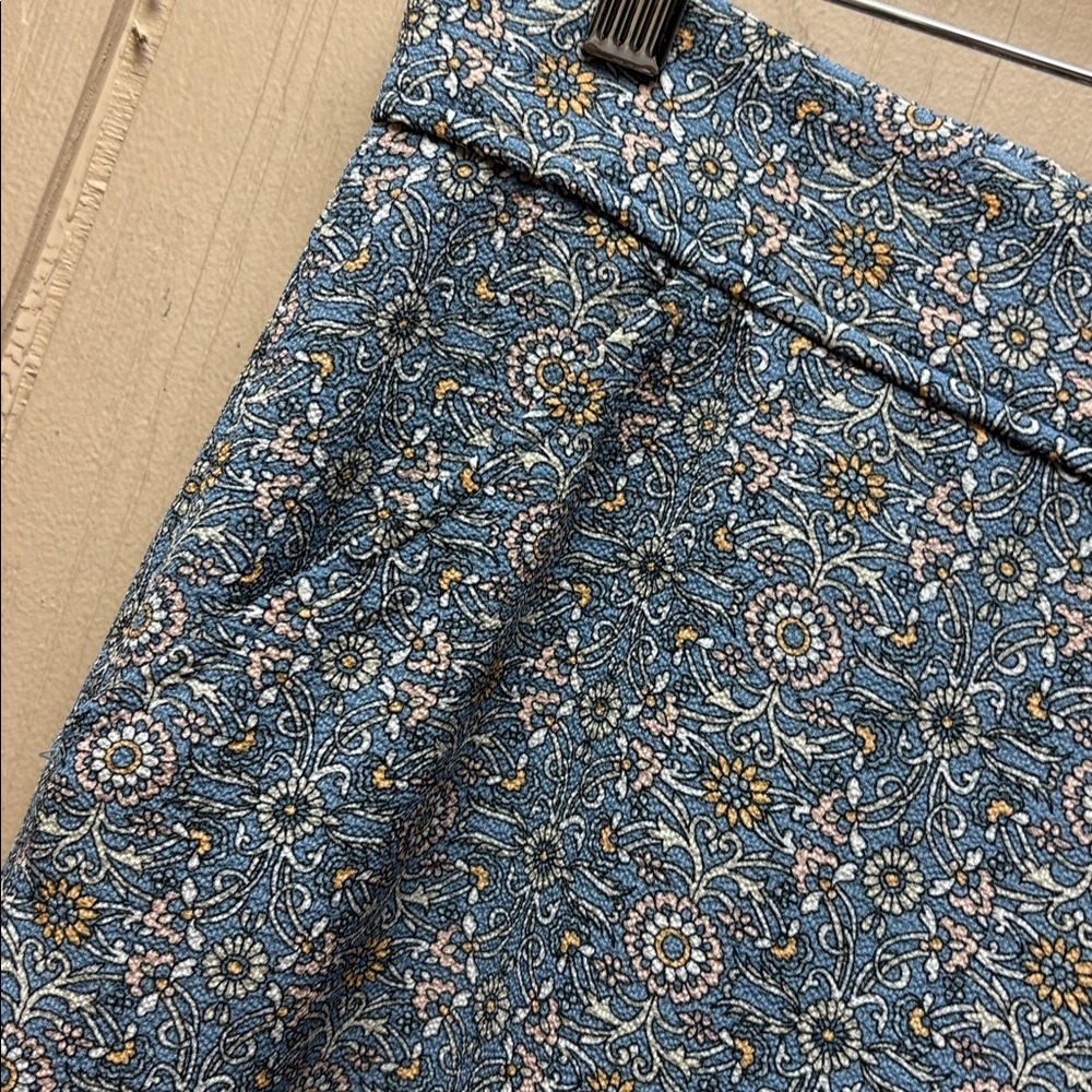 Max Studio Crop Pants - Picture 4 of 11